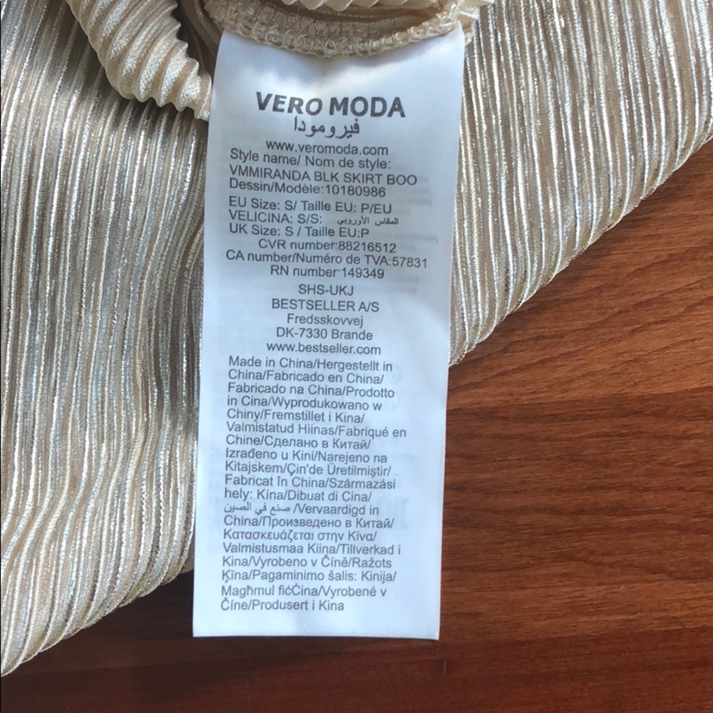 Vero Moda new with tags - fun gold skirt - Picture 5 of 5